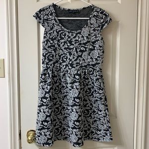🌷3 for $25🌷Candy Couture, US M, White & Black Floral Fit & Flare Dress